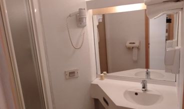 bilde på City Room-1 Queen Bed Non Refundable Free WiFi Free self parking