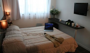 bilde på STANDARD STUDIO (DOUBLE BED)-1 Queen Bed Non Refundable Free self parking Free WiFi