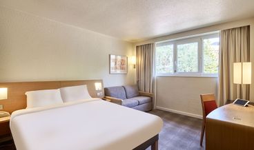 bilde på Standard Triple Room, Non Smoking-1 Double Bed and 1 Twin Sofa Bed Non Refundable Free self parking Free WiFi