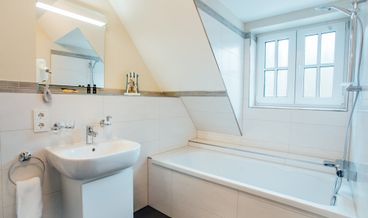 bilde på Classic Apartment, 1 Bedroom-1 Queen Bed and 1 Double Sofa Bed Free WiFi Spa access