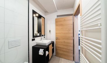 bilde på Deluxe Double Room (Rotspitz)-1 King Bed Free WiFi Free self parking Free breakfast