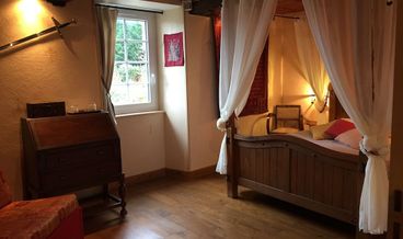 bilde på Triple Room (Duchesse Anne)-1 Twin Bed and 1 Double Bed Free breakfast Free self parking Free WiFi