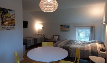 bilde på Double Room, 1 Queen Bed (R. Lenoir)-1 Queen Bed Non Refundable Free WiFi Free self parking Free breakfast