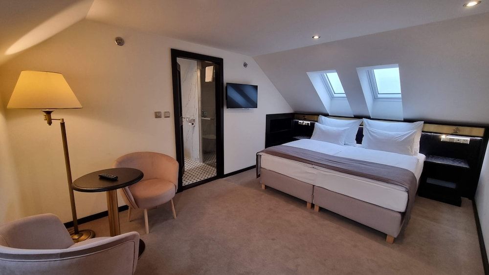 bilde på Attic room with stairs