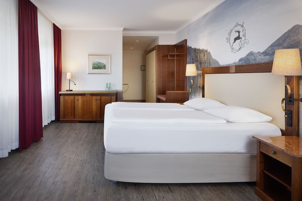 bilde på Rom – deluxe, 1 kingsize-seng, hageutsikt