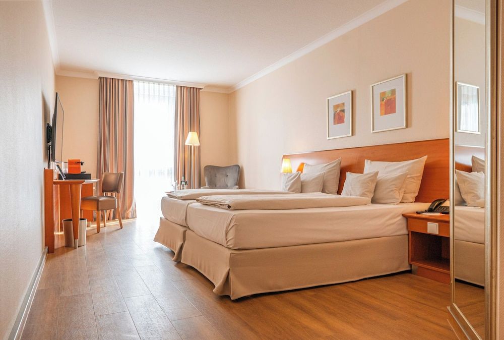 bilde på Rom – comfort, 2 enkeltsenger, hageutsikt