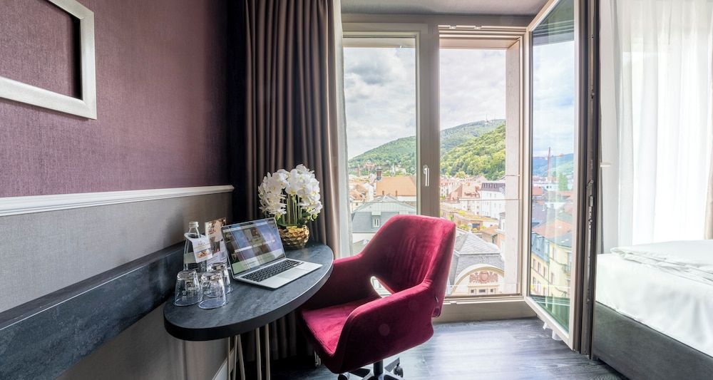 bilde på Tremannsrom – premium (Castle view)