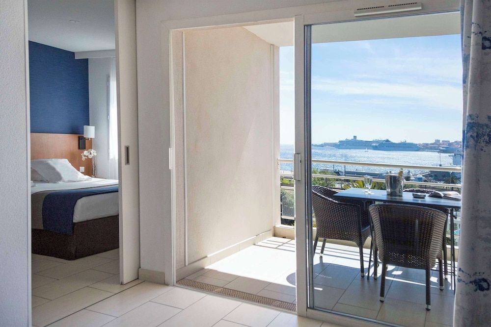 bilde på Suite, 1 queensize-seng, terrasse, sjøutsikt