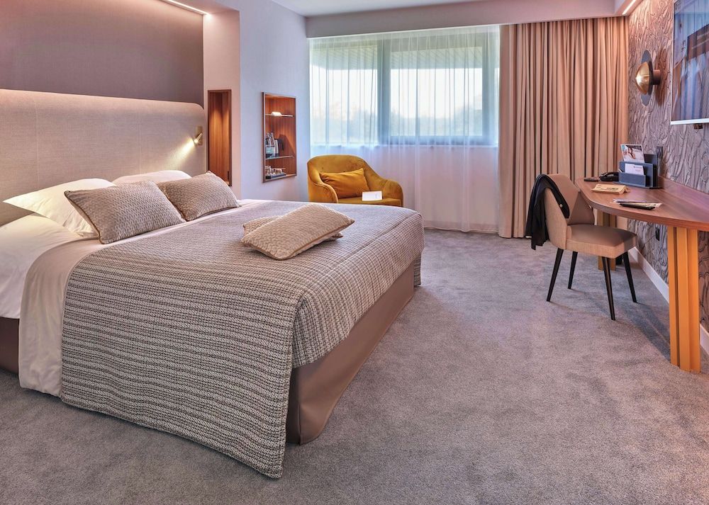 bilde på Rom – premium, 1 kingsize-seng, ikke-røyk, utsikt mot golfbane (Larger Room)