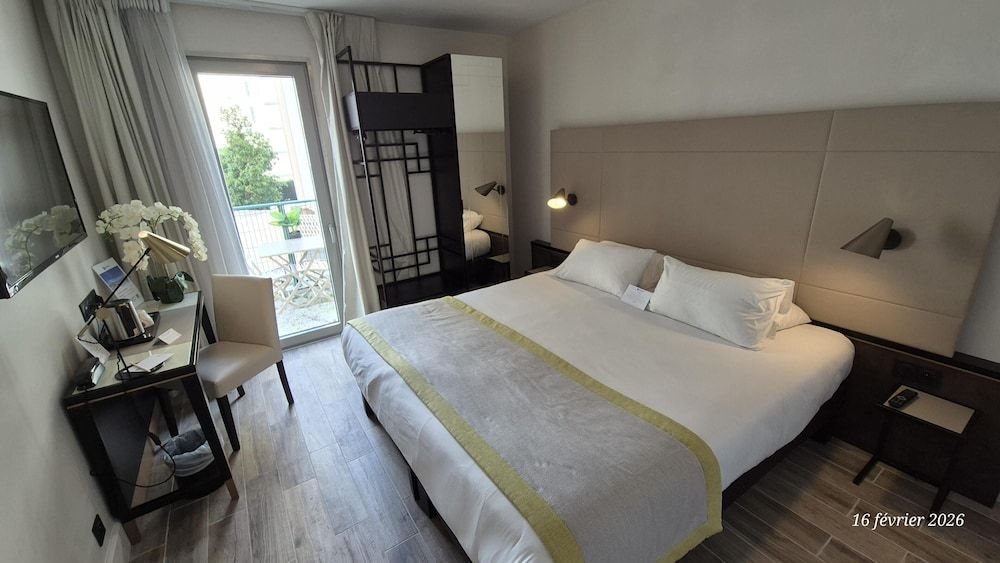 bilde på Rom – comfort, 1 queensize-seng, ikke-røyk, hageområde