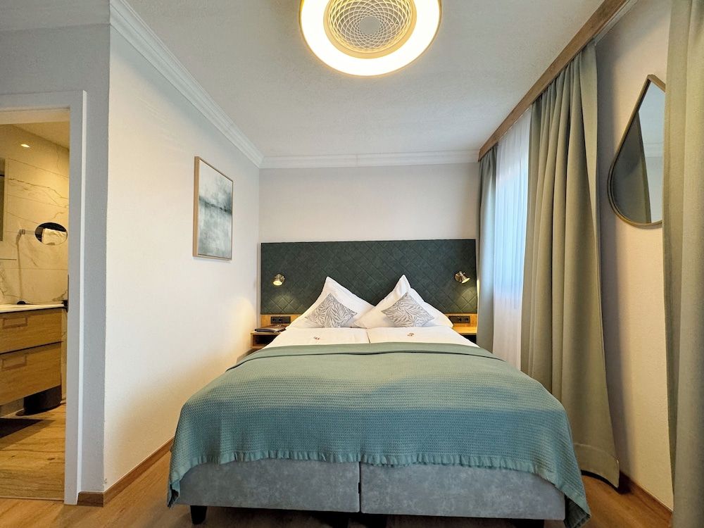 bilde på Dobbeltrom – panorama, 1 queensize-seng, balkong, ved innsjø