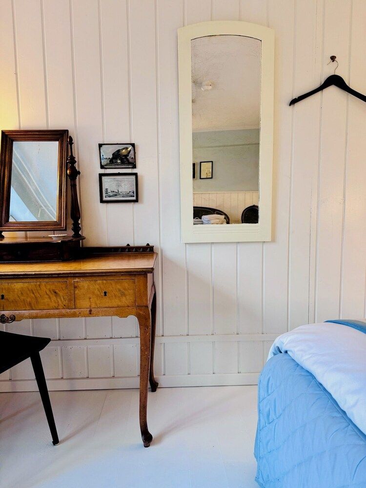 bilde på Dobbeltrom – comfort, 1 kingsize-seng, terrasse, hageutsikt