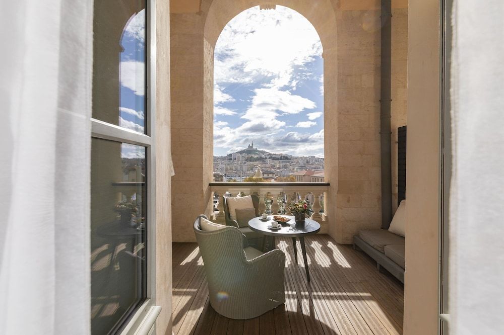 bilde på Rom – classic, 1 kingsize-seng, terrasse, havneutsikt
