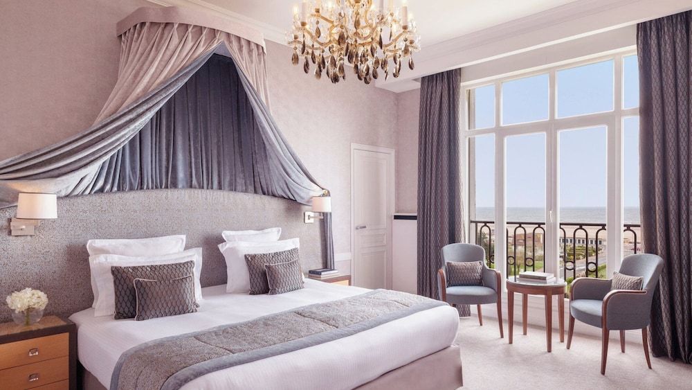 bilde på Rom – deluxe, 1 kingsize-seng, sjøutsikt