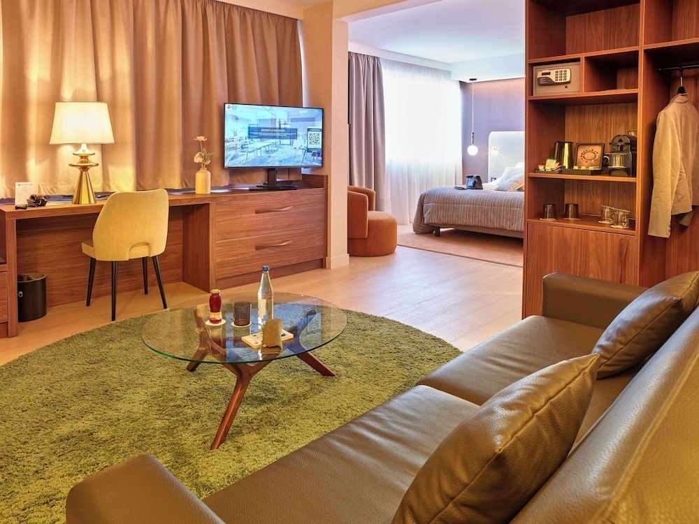 bilde på Suite – junior, 1 kingsize-seng, ikke-røyk (Larger Room;with Sofabed)