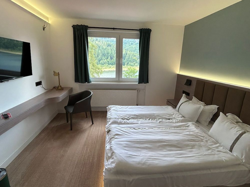 bilde på Dobbeltrom – comfort, utsikt mot innsjø