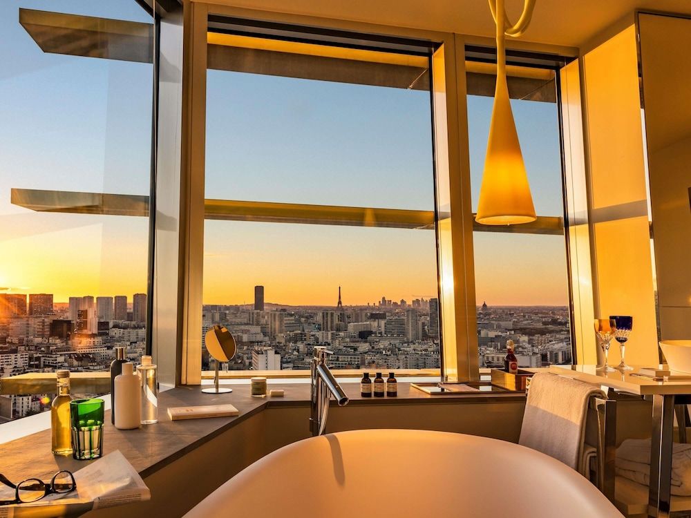 bilde på Suite – junior, 1 kingsize-seng, tårn (Eiffel Tower panoramic bath, sunset)