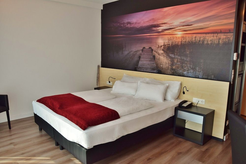 bilde på Dobbeltrom – panorama, 1 queensize-seng, ikke-røyk, utsikt mot innsjø (Tower)